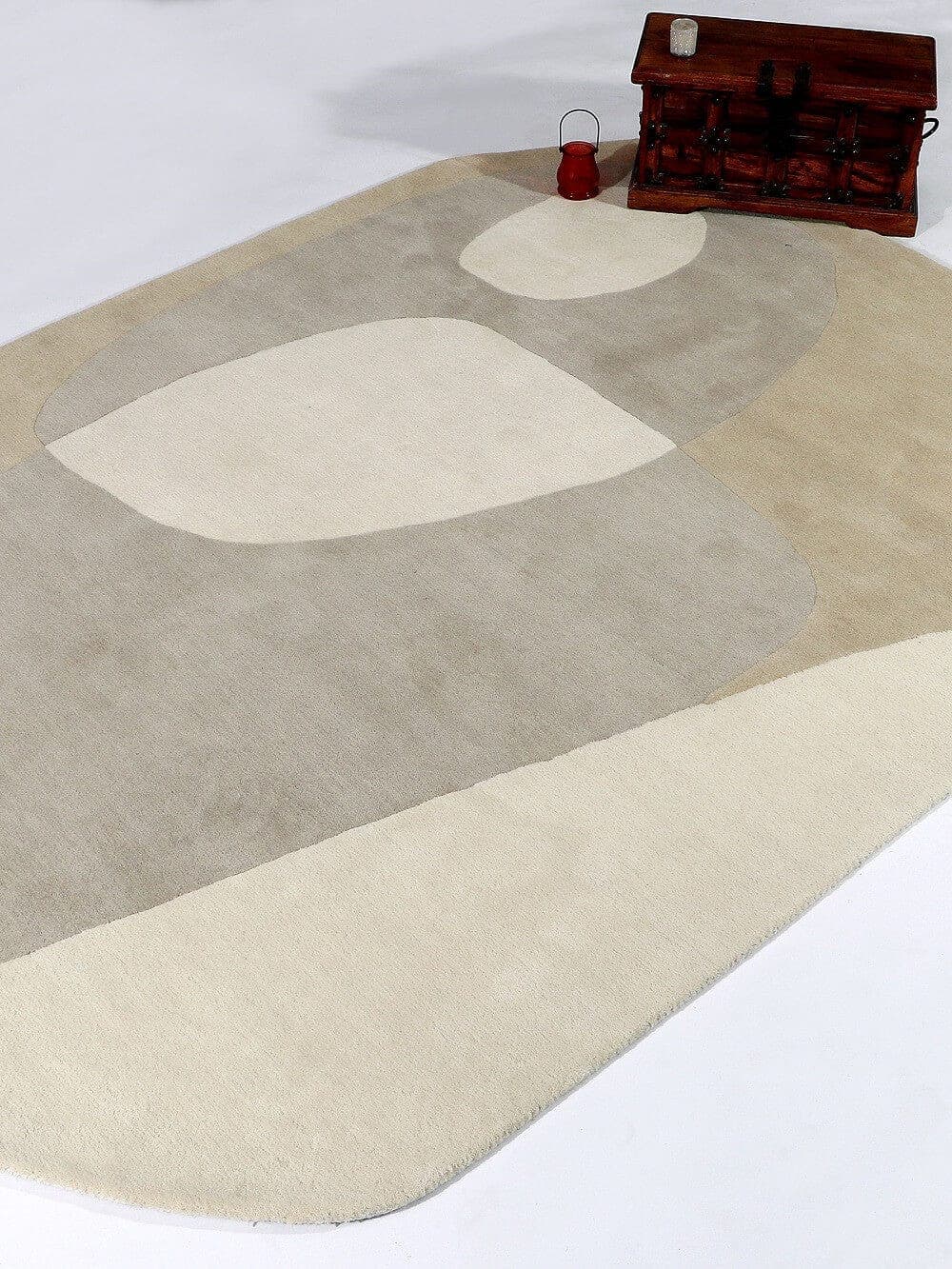 Kura Minimalist Contemporary Wool Rug view 2