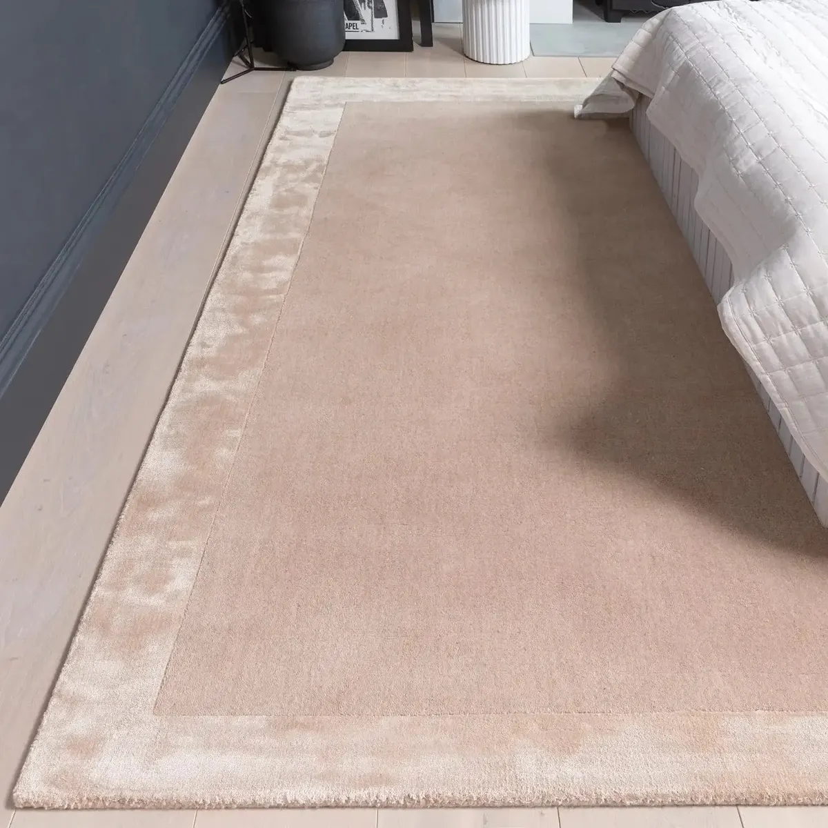 Haven Calm Border Wool & Viscose Bedroom Rug - Handcrafted Bedroom Rugs